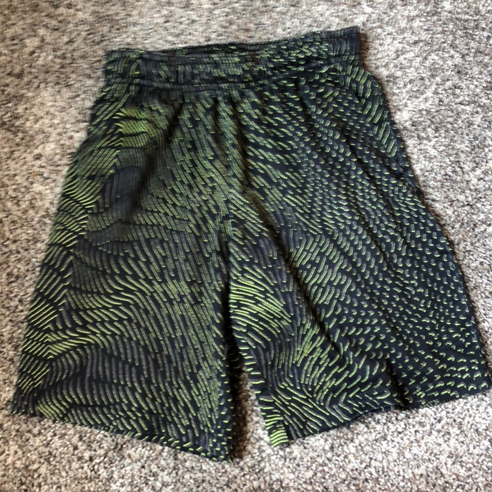 Kids large shorts, black and yellow